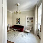 Lyxig Arkitektritad Laegenhet